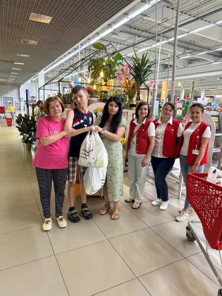 У липні продуктові набори зі "Шафи добра" отримали ще 14 потребуючих сімей Львова