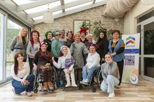 Подарували жінкам, які користуються кріслом колісним, день краси та уваги