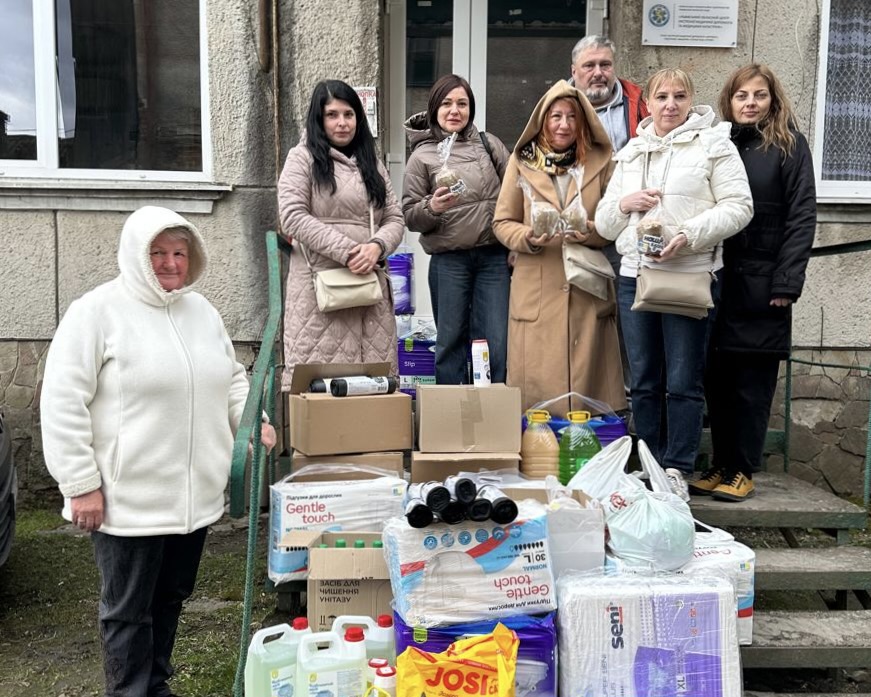 Передали допомогу важкохворим самотнім стареньким в хоспіс в Журавно